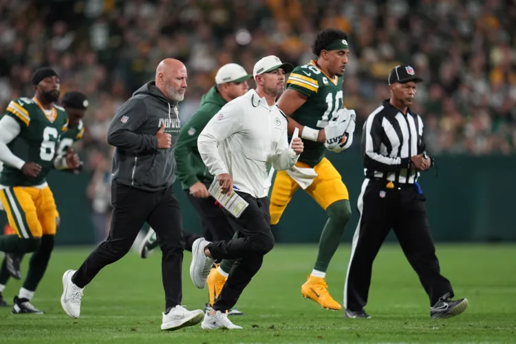 Packers add veterans to help out struggling offensive line
